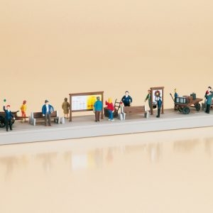 11339 Auhagen HO Bahnsteigausstattung mit Figuren