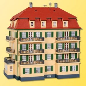 38354 Kibri H0 Mehrfamilienhaus mit Balkon