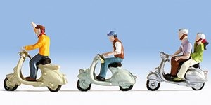 15910 Noch Motorrollerfahrer