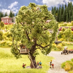 21765 Noch Baum mit Baumhaus 15 cm hoch