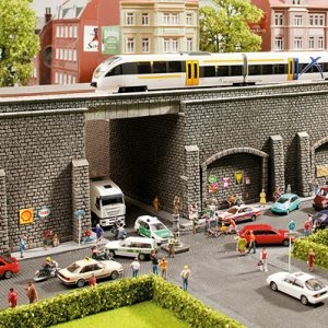 58056 Noch Stützmauer33,4 x 12,5 cm