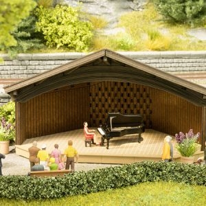 66827 Noch Openluchtpodium met pianoconcert met geluid