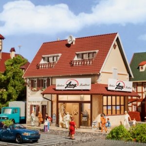 43633 Vollmer H0 Bäckerei Lang mit Inneneinrichtung und LED-Beleuchtung, Funktionsbausatz
