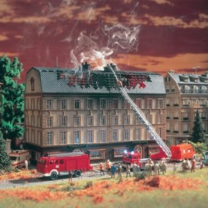 43785 Vollmer H0 Brennendes Finanzamt mit LED-Beleuchtung, Rauchgenerator und Farbtabletten, Funktionsbausatz