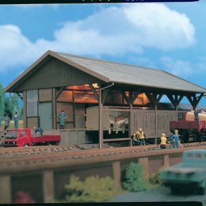 45700 Vollmer H0 Güterschuppen
