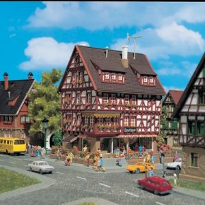 47693 Vollmer N Boutique mit Inneneinrichtung und LED-Beleuchtung, Funktionsbausatz