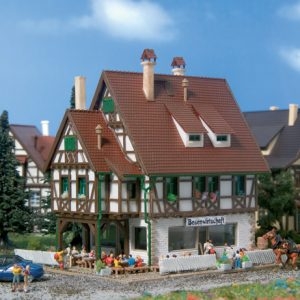 47737 Vollmer N Besenwirtschaft mit Inneneinrichtung und LED-Beleuchtung, Funktionsbausatz