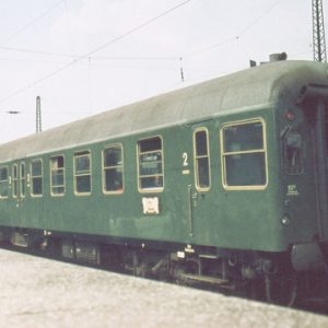 59682 Piko Mitteleinstiegssteuerwagen 2.Kl. Bymf DB IV