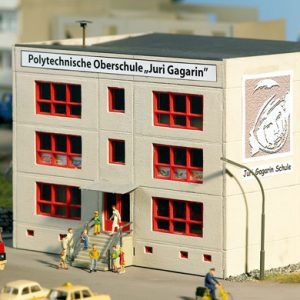 61150 Piko Plattenbau Schule POS