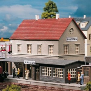 61820 Piko Bahnhof Burgstein