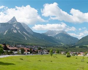 46106 Vollmer Hintergrundkulisse Alpenvorland, vierteilig, L 266 x B 80 cm, ersetzt 46111