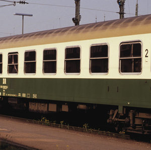 74804 Roco Liegewg. DR creme