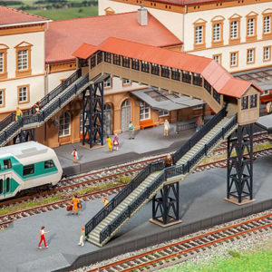 120109 Faller Fußgängerbrücke mit Überdachu