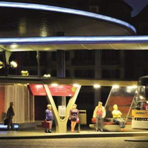 39005 Kibri H0 Erweiterungs-Set 2 moderne Bushaltestationen mit Segel inkl. LED-Beleuchtung