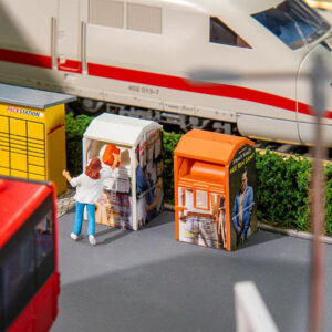 180341 Faller 4 Altkleidercontainer