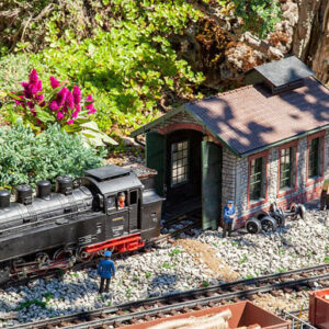 330890 Faller Pola-G Nebenbahnlokschuppen