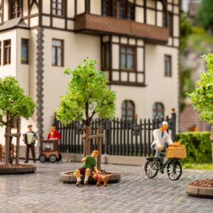 21538 Noch Junge Bäume mit Baumstützen4 cm hoch, 6 Stück