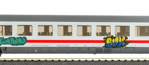 58847 Piko Personenwg. Bvmmz 187 2. Kl. DB AG VI, mit Graffiti