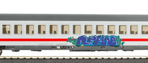 58849 Piko Personenwg. Apmmz 126 1. Kl. DB AG VI, mit Graffiti