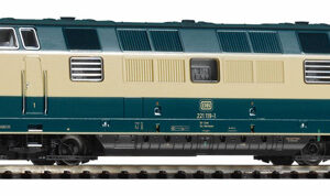 52618 Piko Diesellok/Sound BR 221 blau/ beige DB IV + PluX22 Decoder