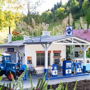 330821 faller Pola-G la-GTankstelle mit Werkstatt