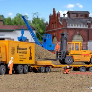 13580 Kibri H0 DAF Zugmaschine mit Tiefladeanhänger und Stapler